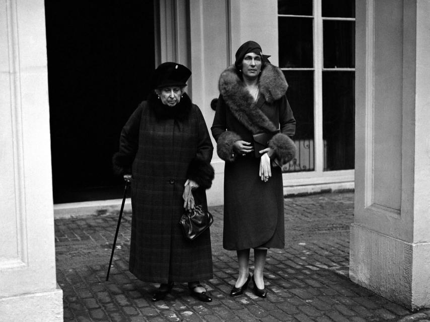 Beatriz de Reino Unido con su hija la reina Victoria Eugenia.