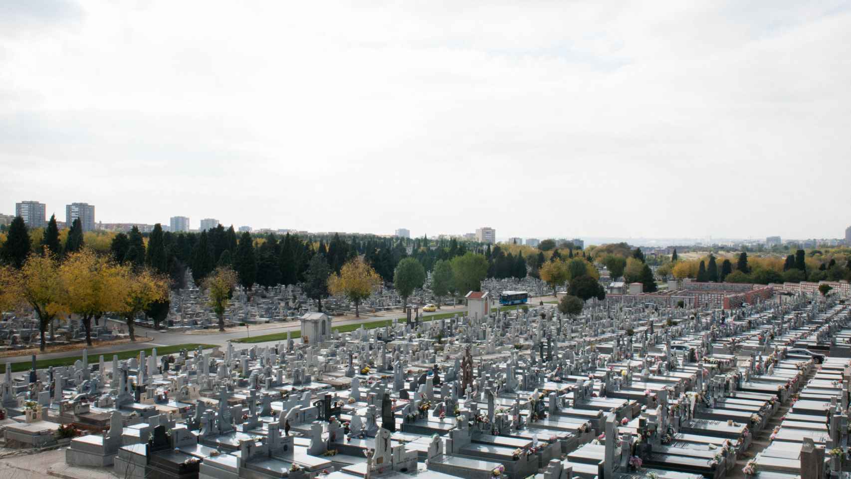 Vista general del cementerio de la Almudena, en Madrid, que con 120 hectáreas es el mayor de España.