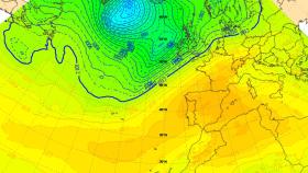 Las bajas presiones se mantienen al norte mientras las alta se instalan a la altura de España. AEMET/SINOBAS.