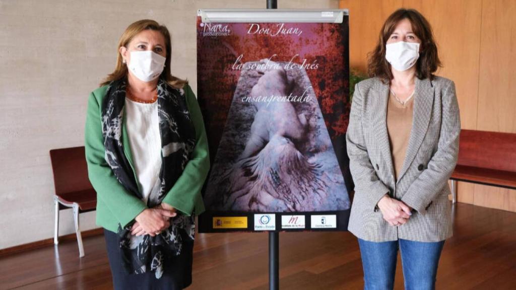 Las consejeras de Educación, Cultura y Deportes de Castilla-La Mancha, Rosa Ana Rodríguez, e Igualdad, Blanca Fernández, en la presentación de la obra 'Don Juan. La sombra de Inés ensangrentada'. Foto: Junta de Comunidades