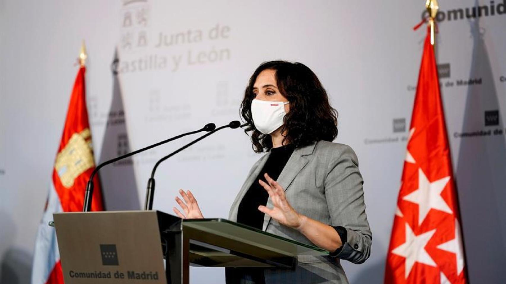 Ayuso tras anunciar su plan de cierre de tres días de la Comunidad de Madrid.