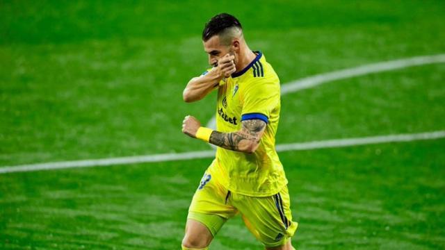 Negredo celebrando un gol con el Cádiz