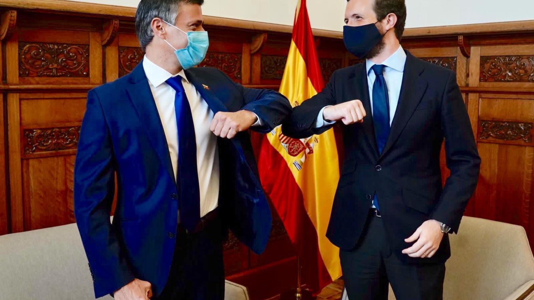 Pablo Casado junto al opositor venezolano Leopoldo López en el Congreso de los Diputados.