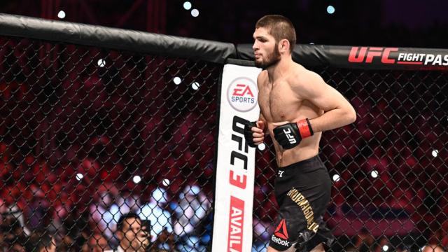 Khabib, durante un combate de la UFC