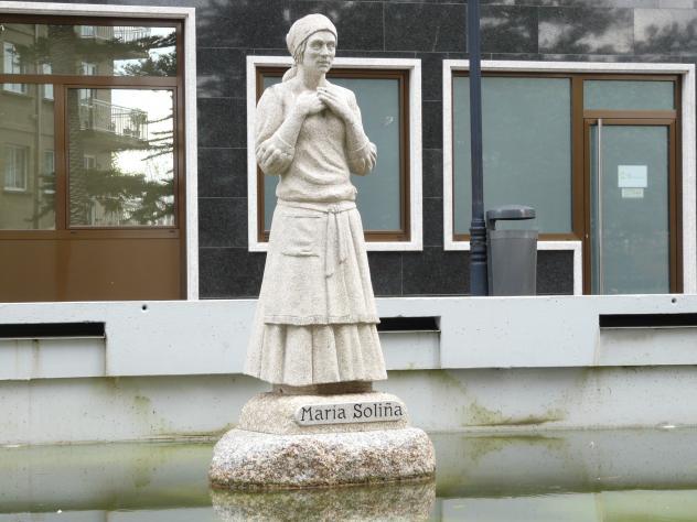 Estatua en Cangas dedicada a María Soliño. https://www.verpueblos.com