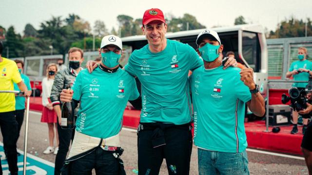 Hamilton, Bottas y Toto Wolff celebran el título