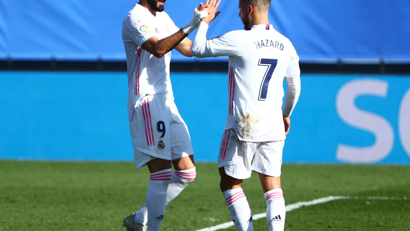 Eden Hazard y Karim Benzema, en el partido ante el Huesca de La Liga