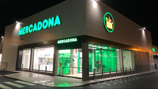 Una imagen de la fachada del nuevo supermercado que ha abierto Mercadona en Talavera
