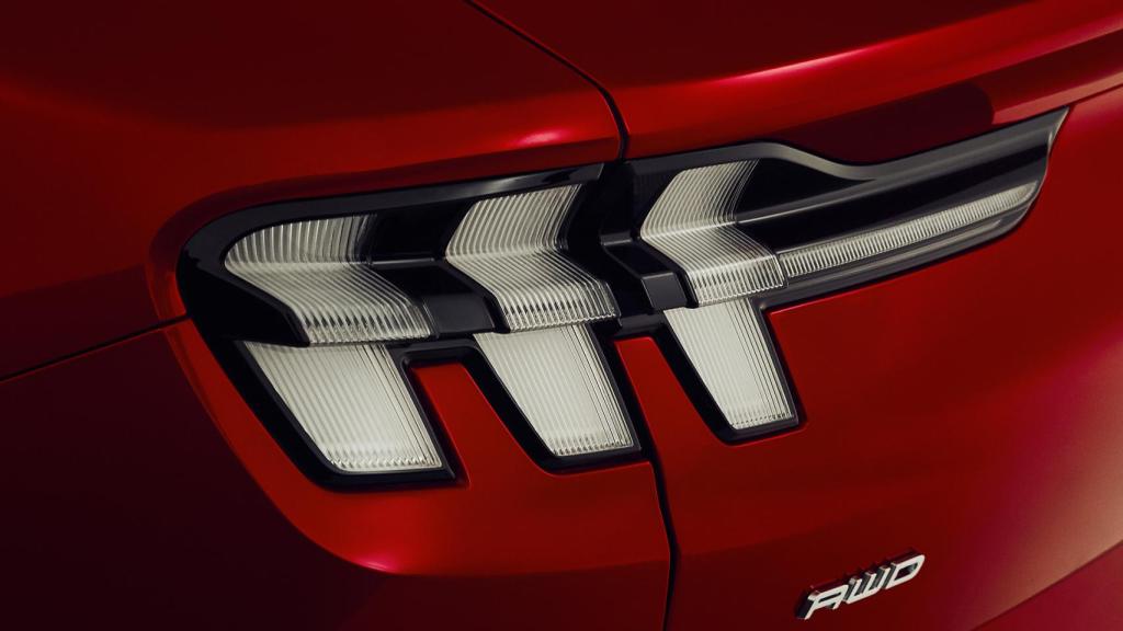 Detalle de los faros traseros del Ford Mustang.