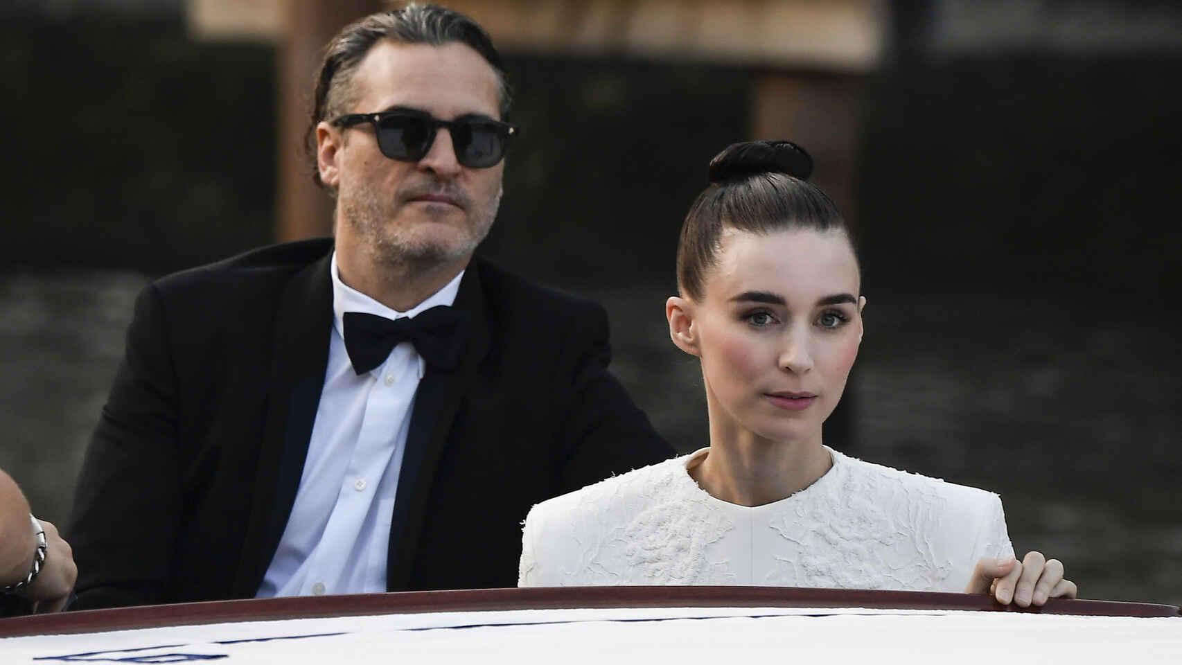 Joaquin Phoenix y Rooney Mara.