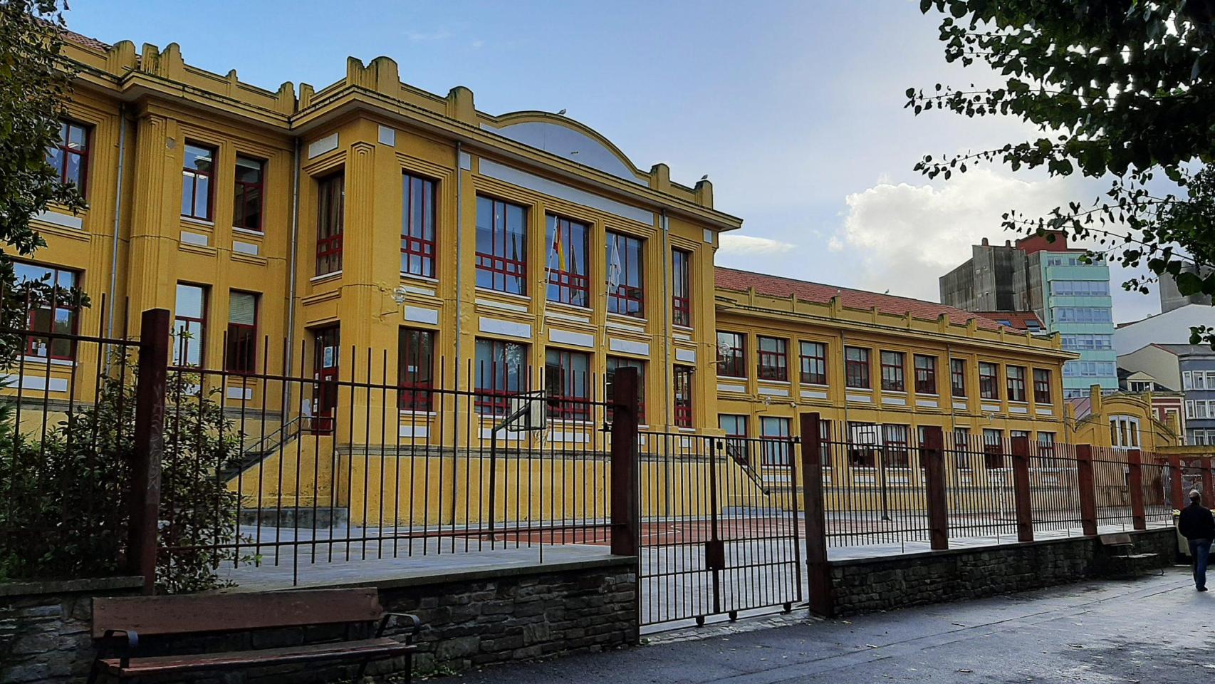 El centro escolar Curros Enríquez de A Coruña, un edificio que no siempre fue un colegio