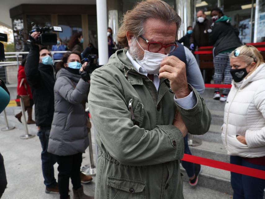 Pepe Navarro a las puertas de los juzgados.