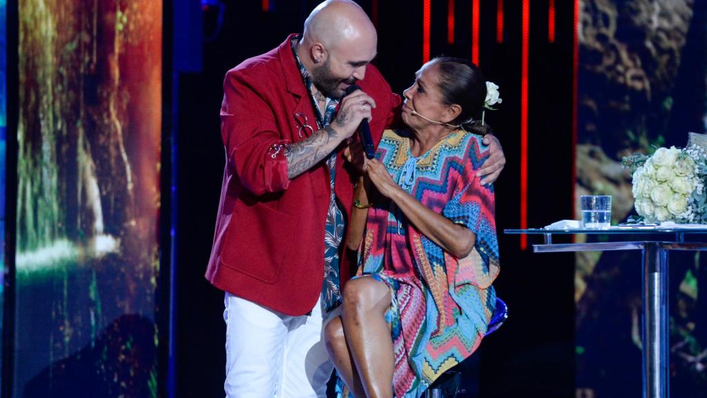 Kiko Rivera e Isabel Pantoja en el plató de 'Supervivientes'.