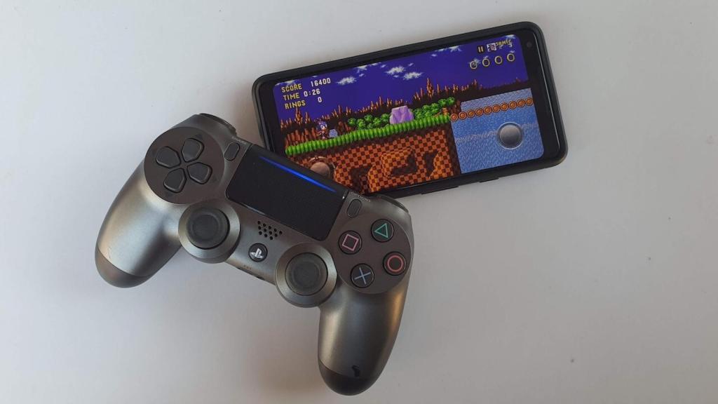 Móvil Android con un mando de PS4