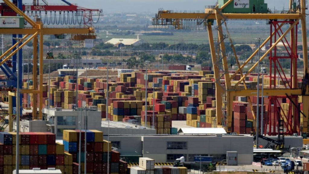 Vista del Puerto de Valencia, infraestructura clave en la conexión económica de las comunidades valenciana y madrileña. EE