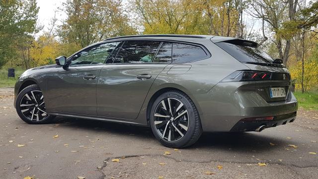 Este Peugeot 508 SW es un híbrido enchufable: puede recorrer más de 50 kilómetros en eléctrico.