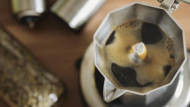 Los mejores trucos para limpiar tu cafetera italiana