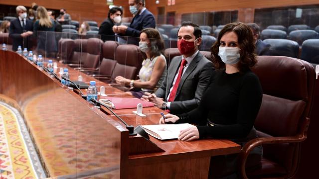 La presidenta de Madrid, Isabel Díaz Ayuso, junto con el vicepresidente, Ignacio Aguado y la consejera María Eugenia Carballedo.