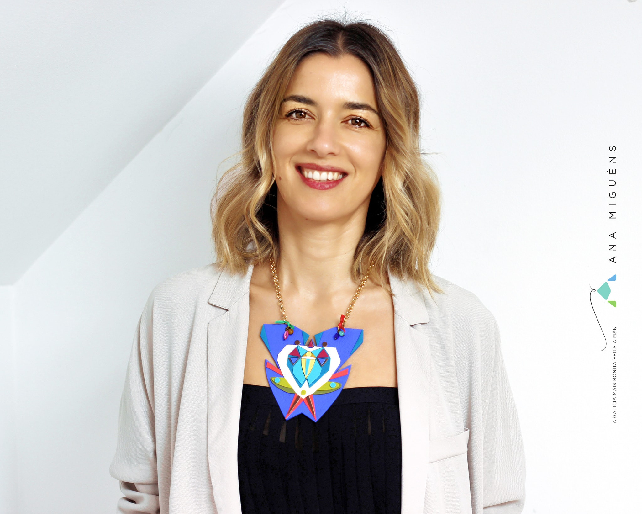 Ana Miguéns con su collar Maruja Mallo