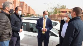 El alcalde de Guadalajara, Alberto Rojo, en el barrio Manantiales. Foto: Europa Pres