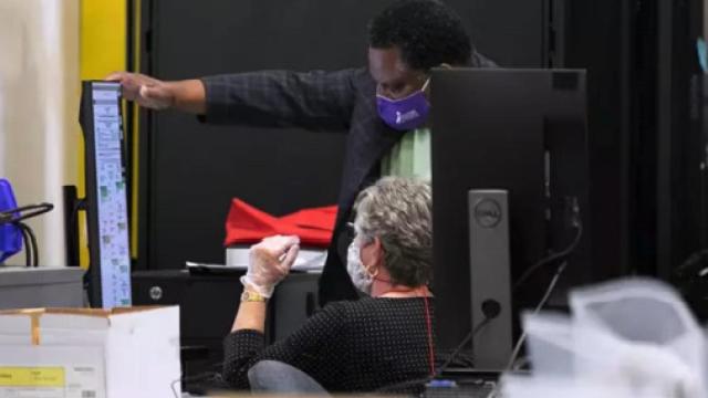 Recuento de votos en Atlanta, Georgia.