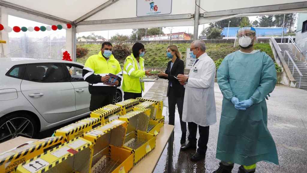 La delegada de la Xunta en Vigo visitó el punto Covid-Auto del Hospital Álvaro Cunqueiro.