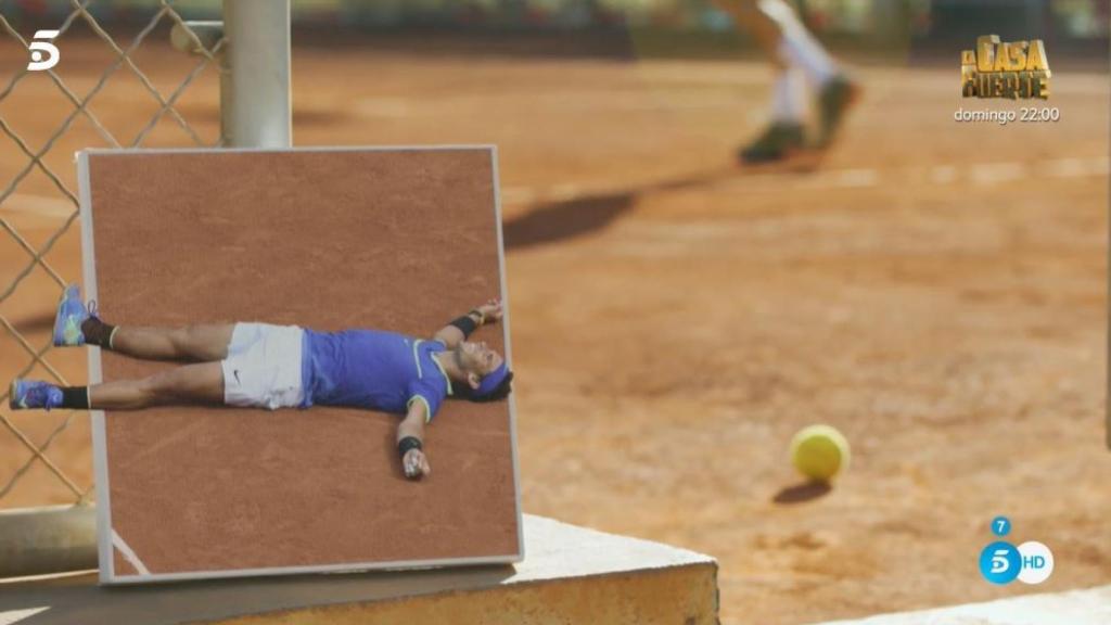 Una imagen de Rafa Nadal en la pista de tenis mostrada en 'Mi casa es la tuya'.