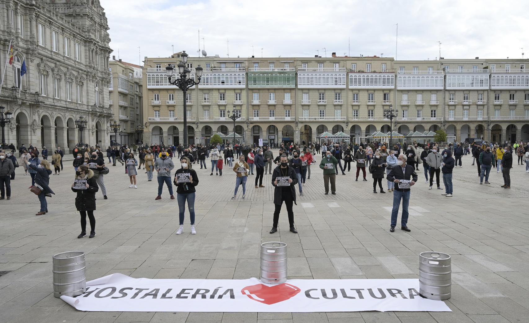 Concentraciones de hosteleros en la plaza de María Pita (La Coruña). Europa Press.