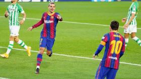 Griezmann y Messi celebran un gol del FC Barcelona