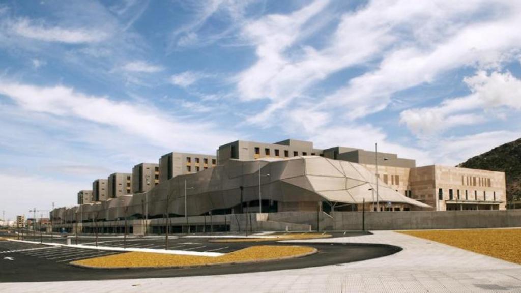 Vista panorámica del  Hospital Santa Lucía de Cartagena donde el menor ha sido operado en dos ocasiones por la fractura de su tabique nasal.