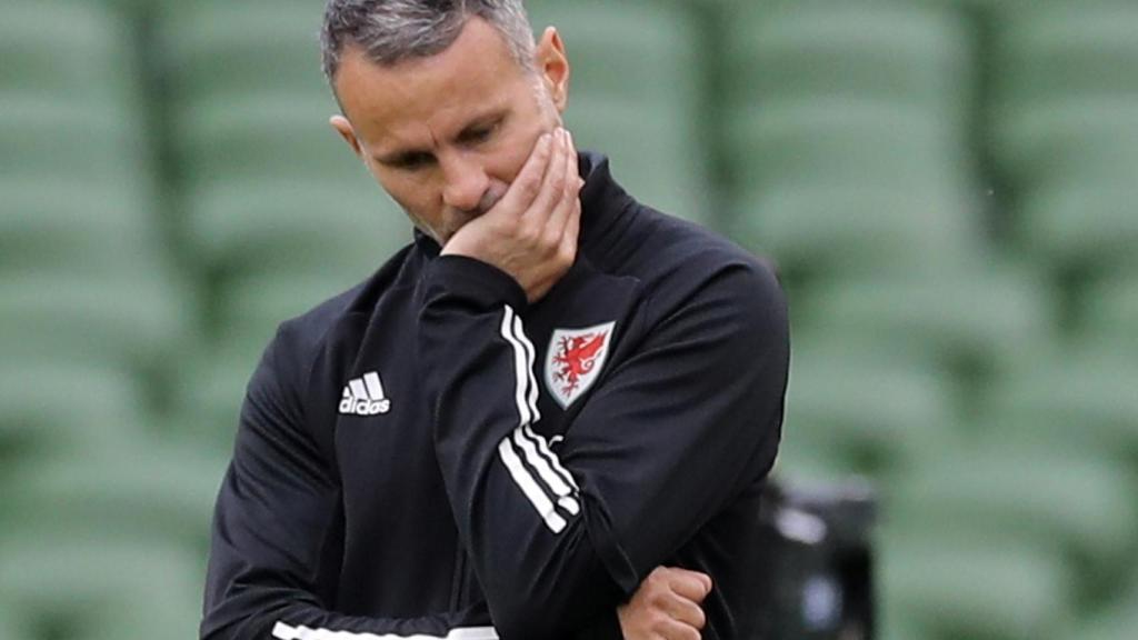 Giggs durante un entrenamiento de la selección de Gales