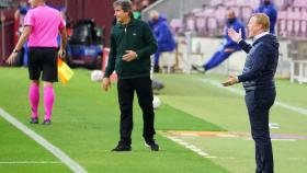 Pellegrini y Koeman durante el FC Barcelona - Betis