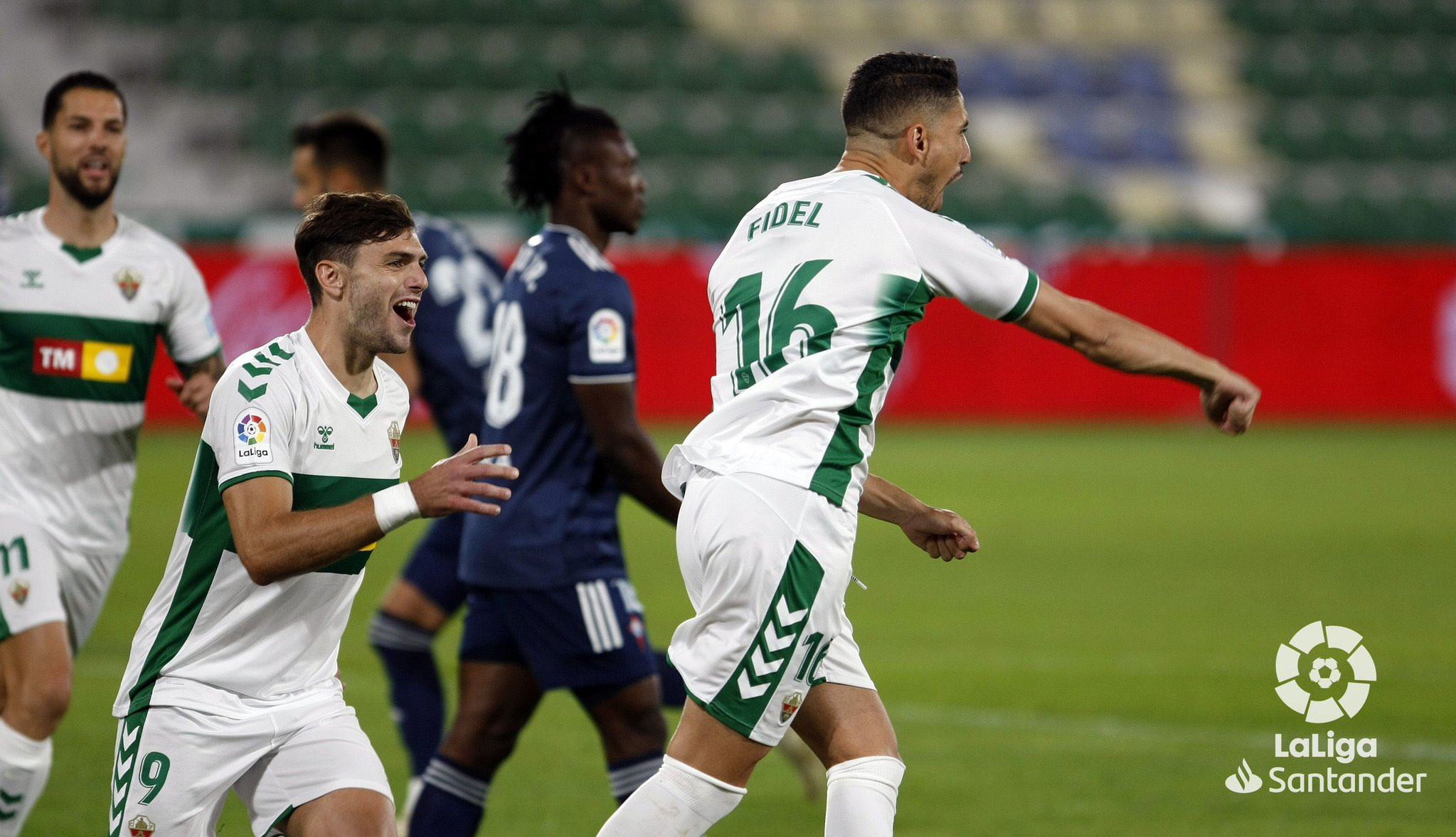 El ex-celeste Boyé celebra con Fidel el tanto del Elche en el minuto 4. Foto: La Liga