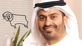 Sheikh Khalid bin Zayed Al Nahyan y el escudo del Derby County en un fotomontaje