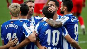 Piña de los jugadores de la Real Sociedad en La Liga