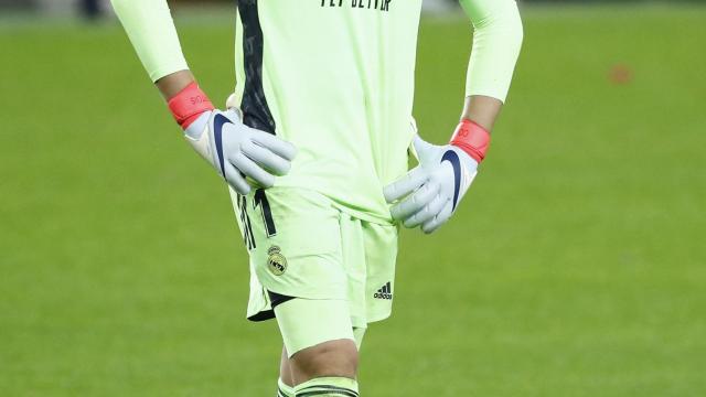 Courtois se lamenta durante el partido