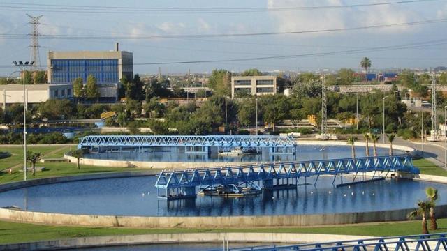 Vista de la depuradora de Pinedo, cuya empresa, Emarsa, protagonizó el mayor saqueo vinculado al PP valenciano. EE