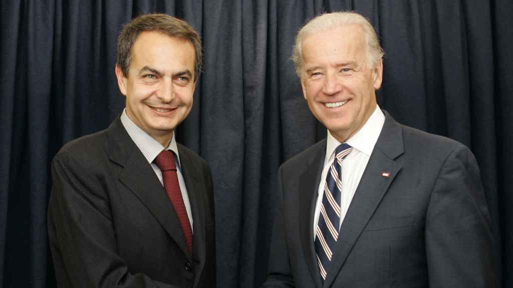 El expresidente del Gobierno de España, José Luis Rodríguez Zapatero, con Joe Biden en un encuentro en Chile en 2008.