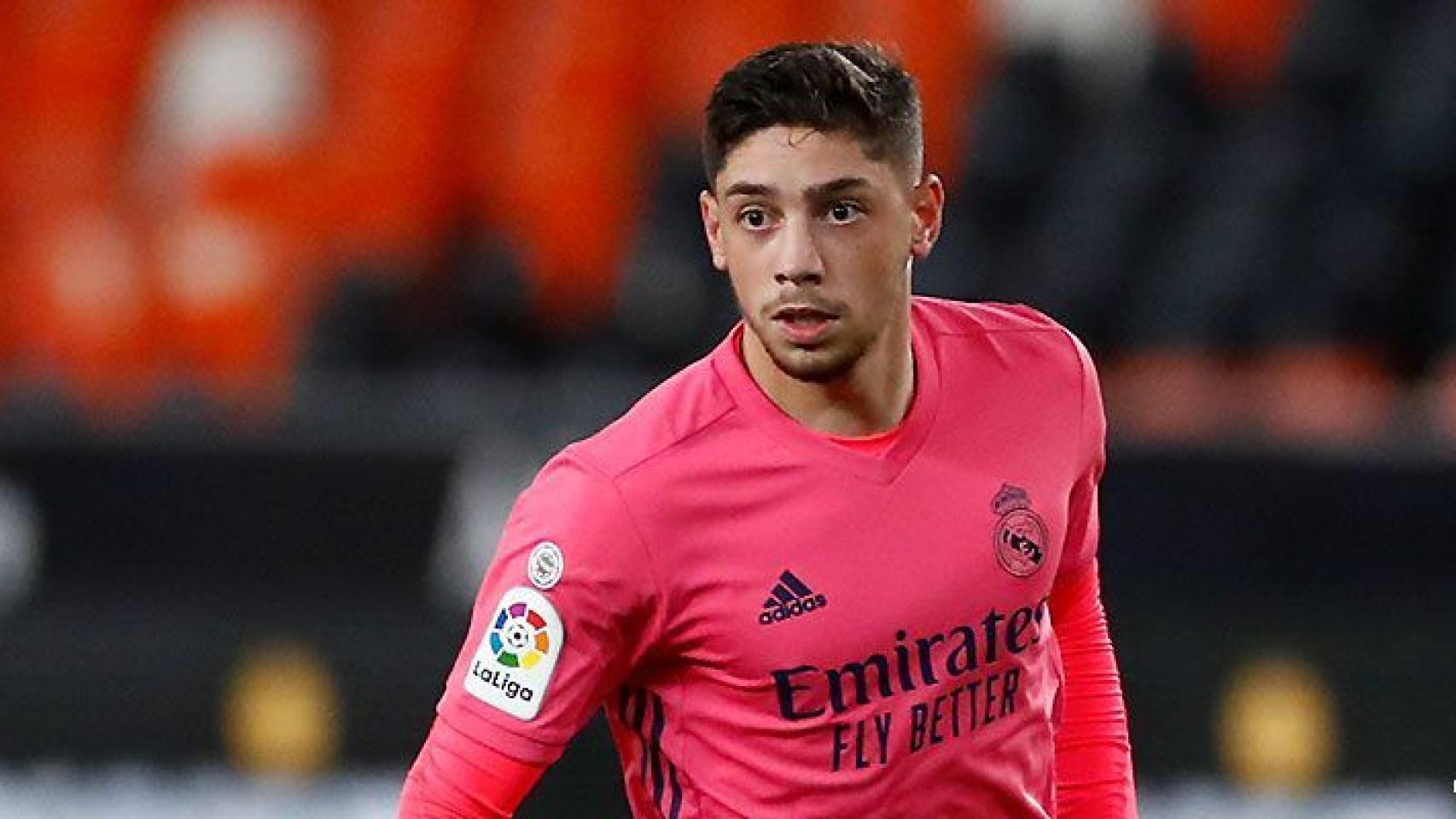 Fede Valverde, en un partido del Real Madrid con la camiseta rosa