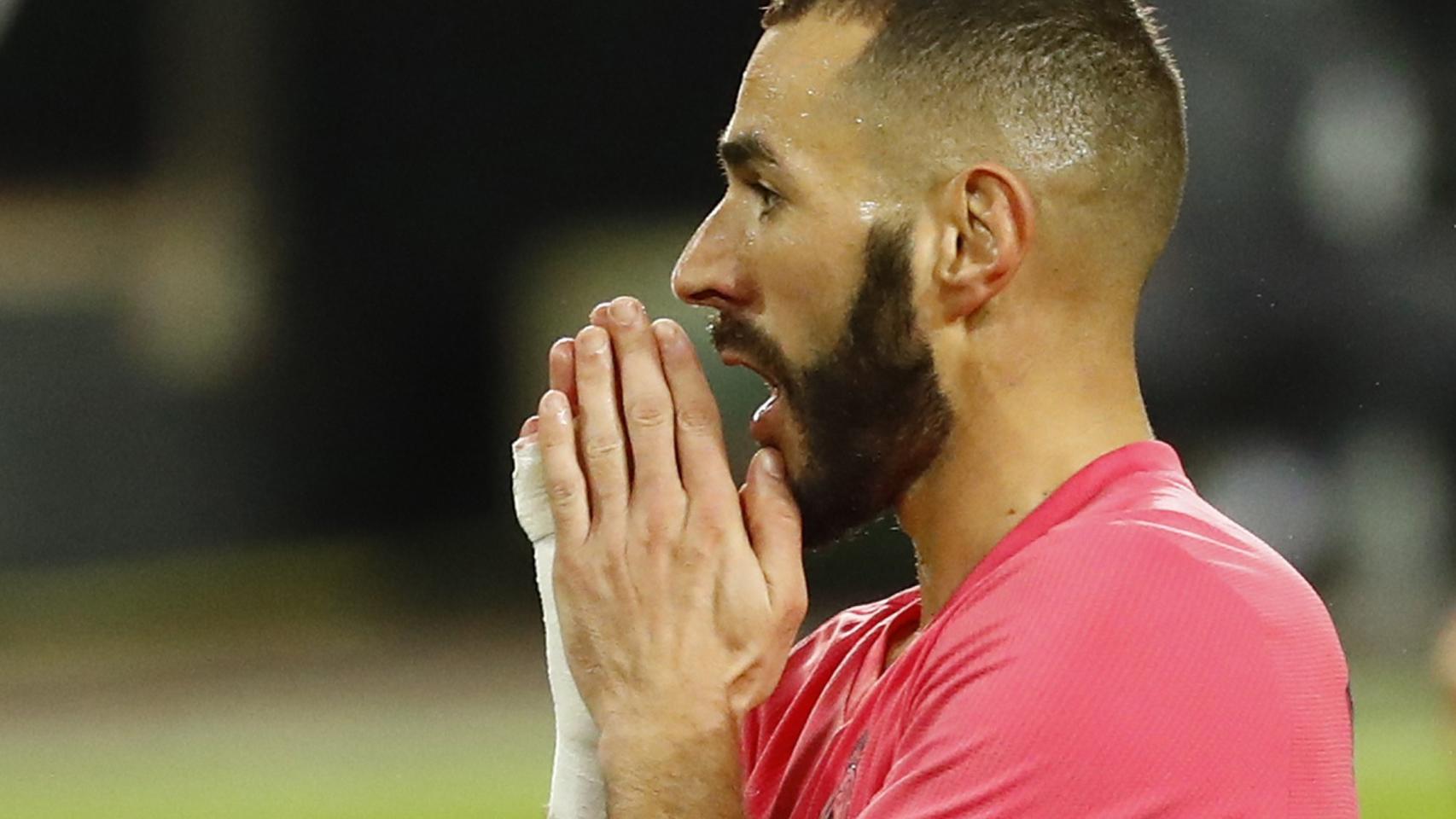 Karim Benzema, en un partido del Real Madrid con la camiseta rosa