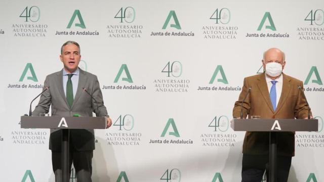 El consejero de la Presidencia en Andalucía, Elías Bendodo, y el de Salud, Jesús Aguirre.