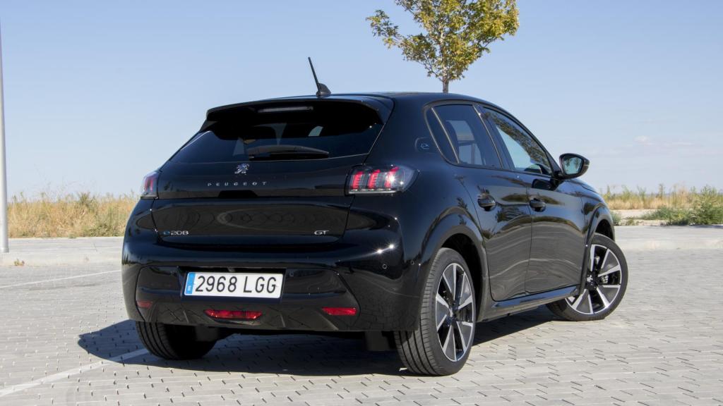 El Peugeot e-208 es el segundo coche eléctrico más vendido en 2020.