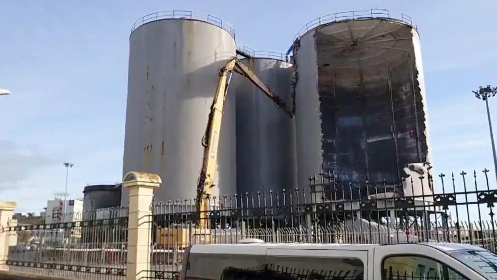 Vídeo: Así es la demolición de los silos en los muelles del Puerto de A Coruña