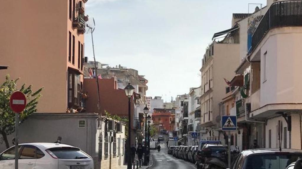 Iluminación diferente en la misma calle entre Mijas y Fuengirola