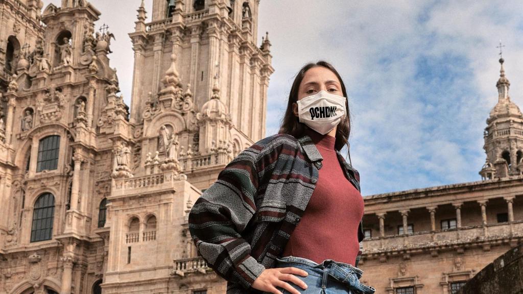 Gadis regalará 50.000 mascarillas inspiradas en la nueva campaña de Vivamos como galegos