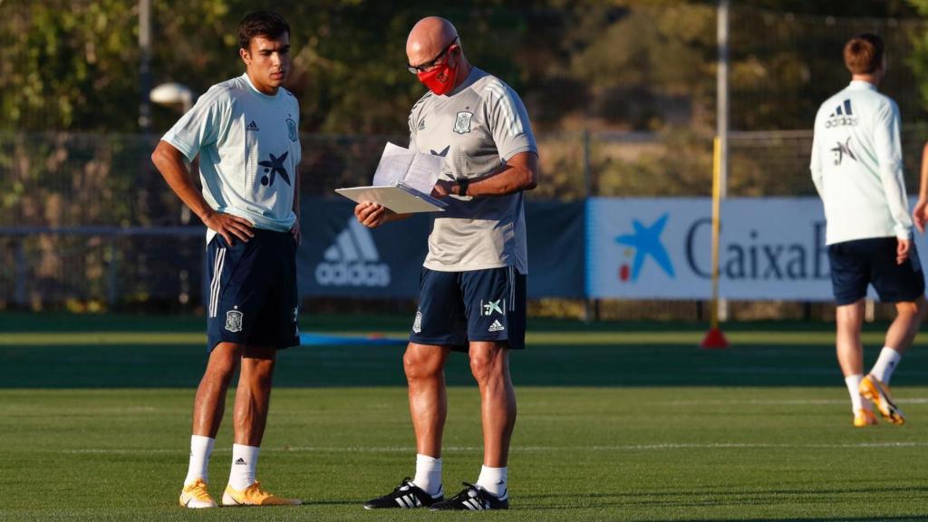 Luis de la Fuente junto a Riqui Puig