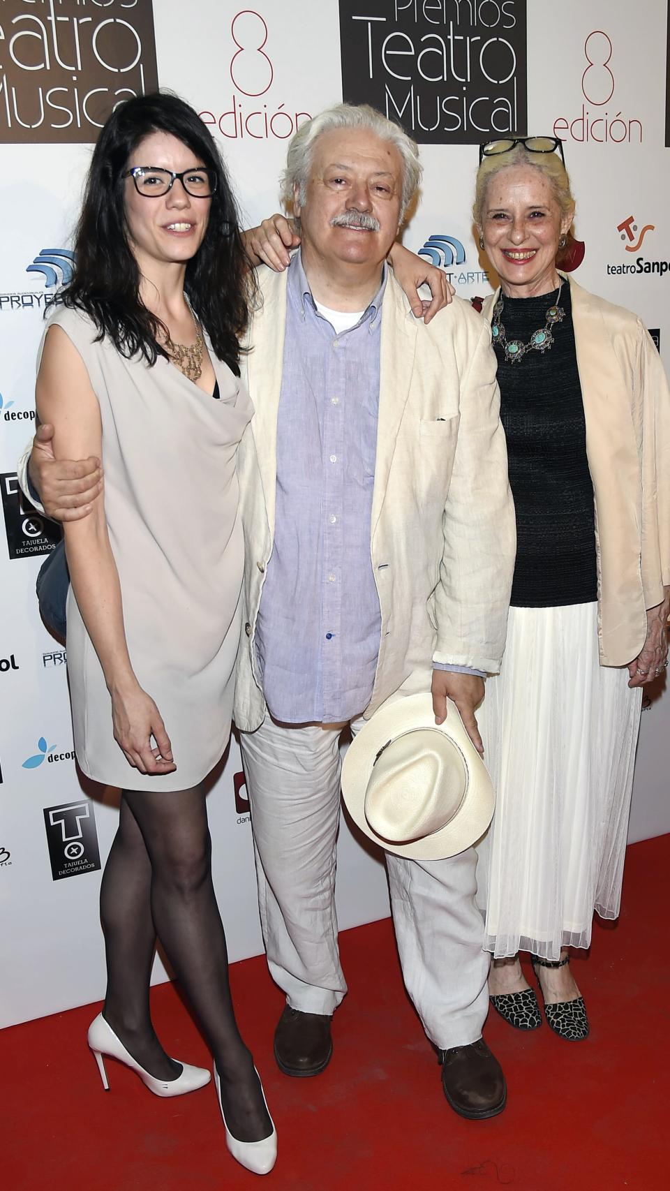 Los actores Mario Gas, Vicky Peña y Miranda Gas Peña durante los premios del Teatro Musical en Madrid.