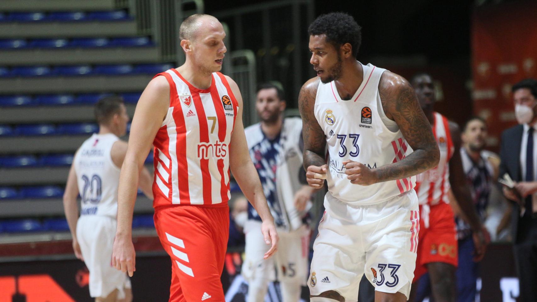 Thompkins celebrando una canasta con el Real Madrid