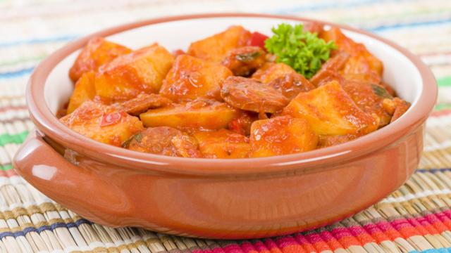 Receta tradicional de patatas a la riojana