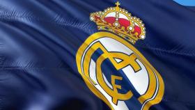 Bandera con el escudo del Real Madrid